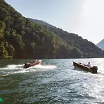 Il Sereno Lago Di Como Torno