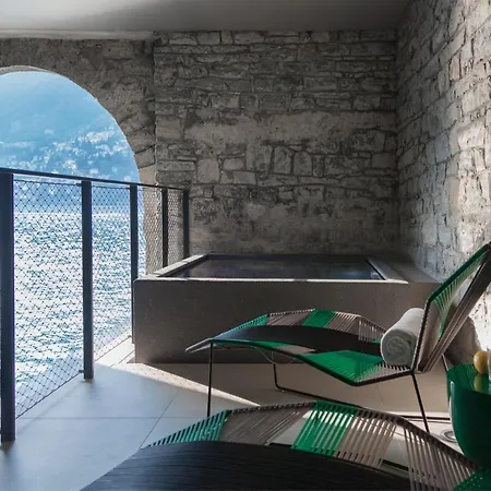 Il Sereno Lago Di Como Torno