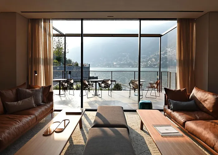 Il Sereno Lago Di Como Torno